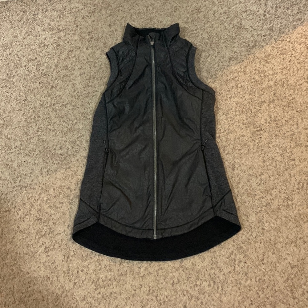Lululemon gray black winter workout vest sz 6